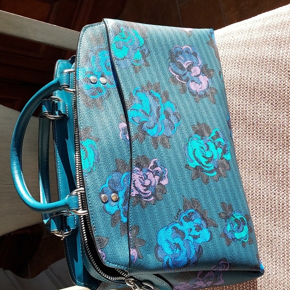 Coach Lilly Carryall with Jumbo Floral print, NWT - Picture 8 of 16